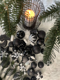 Set globuri si decoratiuni de Craciun, 77 piese, diverse dimensiuni, negru