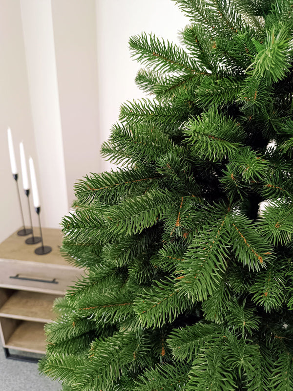 Brad artificial Christmas Deluxe by Sersimo, Kovalivska verde, 3D, 180cm