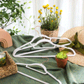 SONGMICS Set de 30 de umerase pentru haine, anti-alunecare cu catifea, bara de cravata si carlig pivotant, 43,5 cm, alb