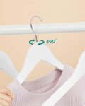 SONGMICS Set de 20 umerase din lemn, cu bara anti-alunecare pentru pantaloni, carlig pivotant la 360°, 45cm, alb