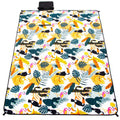 Patura pentru picnic sau plaja, cu folie izolatoare si maner, 200x200cm, model tropical, alb verde