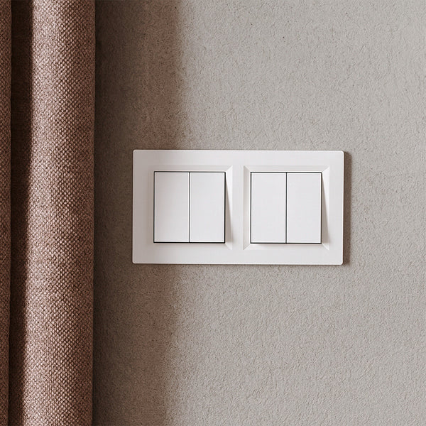 Leziter Nova întrerupător dublu pentru candelabru 10A 250V 105 cu cadru alb