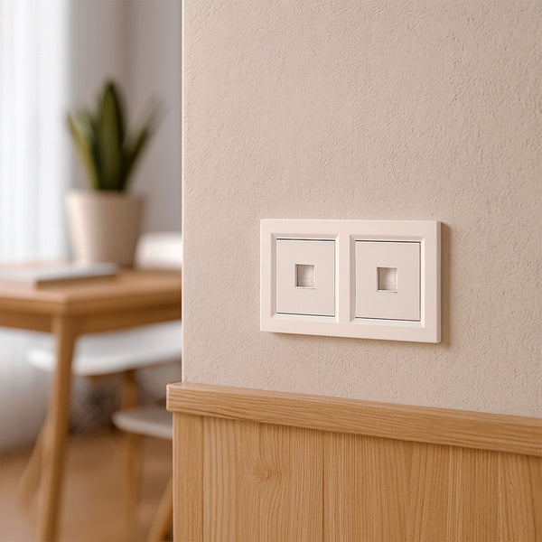 Leziter Nova dublă mufă UTP RJ-45 cu cadru alb