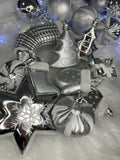 Set globuri si decoratiuni de Craciun, 77 piese, diverse dimensiuni, argintiu