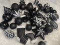 Set globuri si decoratiuni de Craciun, 77 piese, diverse dimensiuni, negru