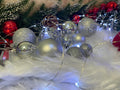 Set globuri si decoratiuni de Craciun, 100 piese, diverse dimensiuni cu stea, argintiu